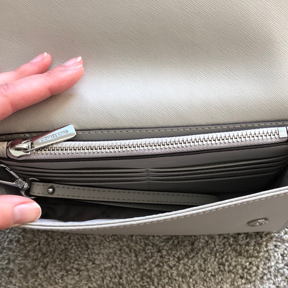 *SOLD* Michael Kors Saffiano Crossbody Bag - Picture 11 of 12